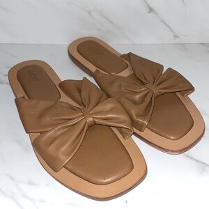 NEW Crevo kitty leather upper bow slides sz 6.   (A13)